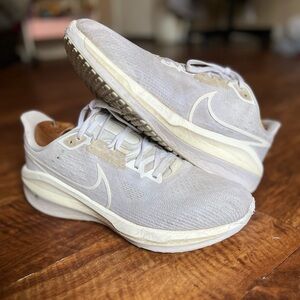 Nike Vomero 17 Sneakers Shoes Mens 10 White ZoomX Running Trainers FB1309-101